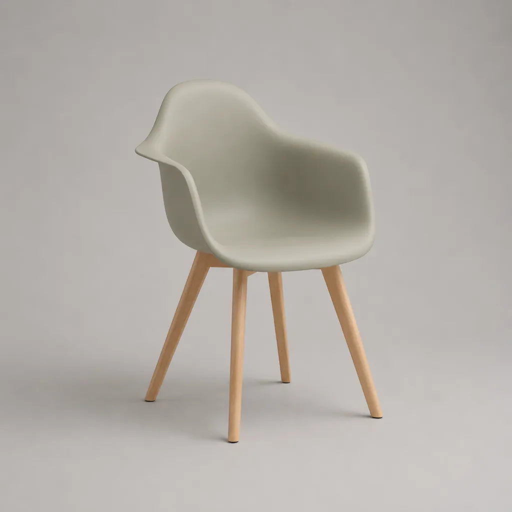 Chaise avec accoudoirs, coque en polypropylène et pieds en hêtre massif, vert sauge clair, 62 × 60 × 82 cm